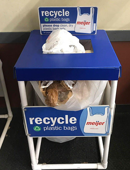 https://mydisposal.com/wp-content/uploads/2019/08/plastic-bag-recycling-at-store.jpg