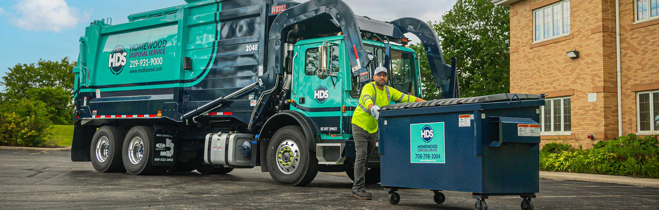 Commercial-Garbage-Service-Worker