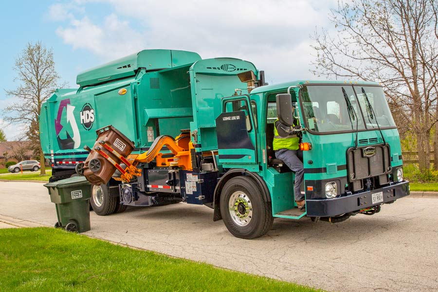 recycling-truck-with-claw-lifting-cart
